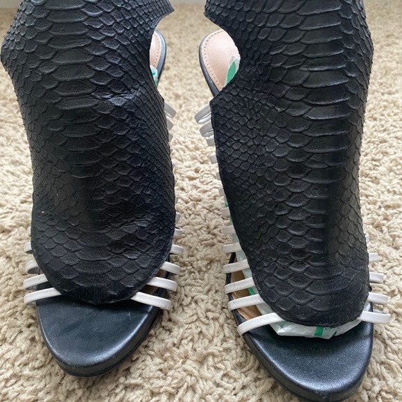 Calvin Klein Strappy Leather Slingback Heels Size 7 - Picture 2 of 5